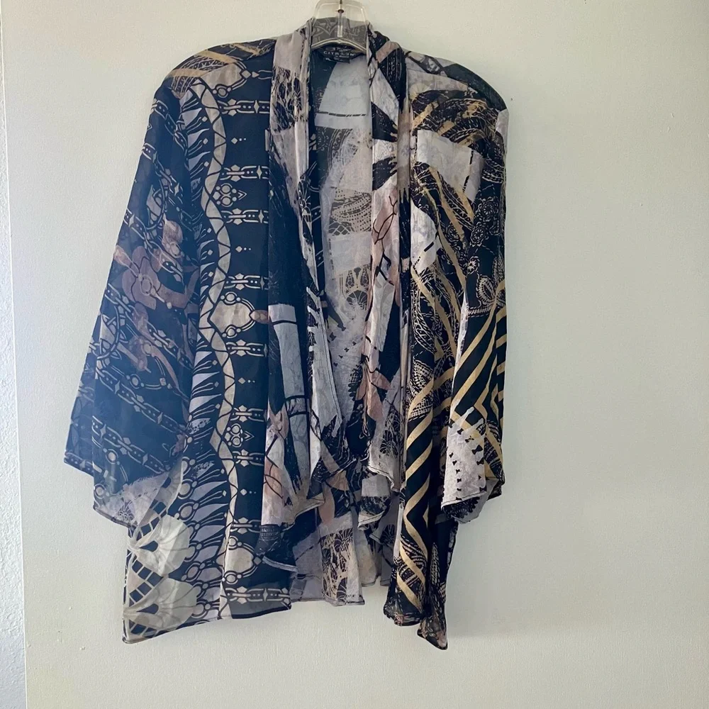 Citron Pure Silk Black and Gold Patterned Kimono Jacket - Picture 6 of 6